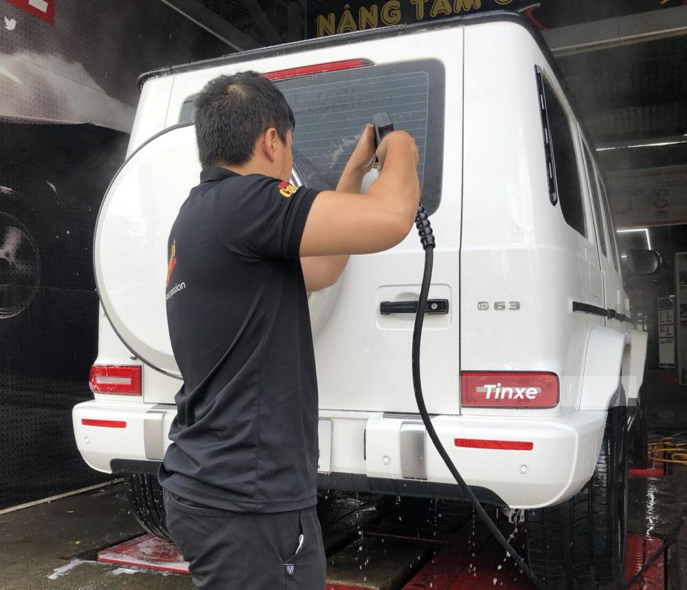 Những chiếc xe Mercedes-AMG G63 kh&ocirc;ng ch&iacute;nh h&atilde;ng sẽ c&oacute; ống xả k&eacute;p hướng ra ngo&agrave;i kh&aacute; hầm hố