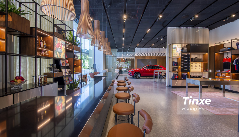 Porsche Việt Nam là một trong những hãng xe sang tiên phong trong việc mở các Không gia trưng bày kiểu Studio tại Việt Nam. Porsche Việt Nam là một trong những hãng xe sang tiên phong trong việc mở các Không gia trưng bày kiểu Studio tại Việt Nam.