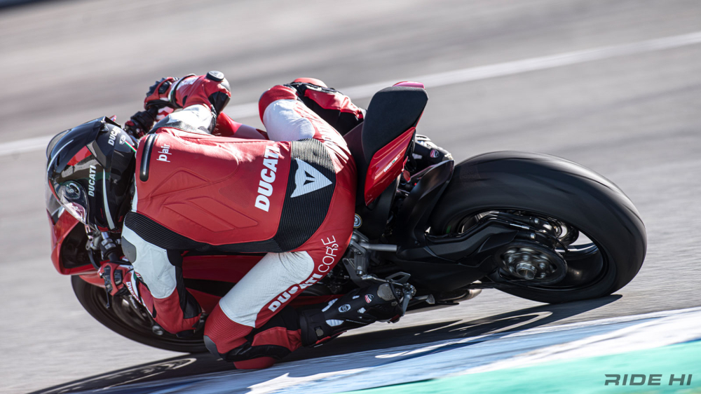 Yên sau của Sport bike chỉ mang tính chất sử dụng khi khẩn cấp