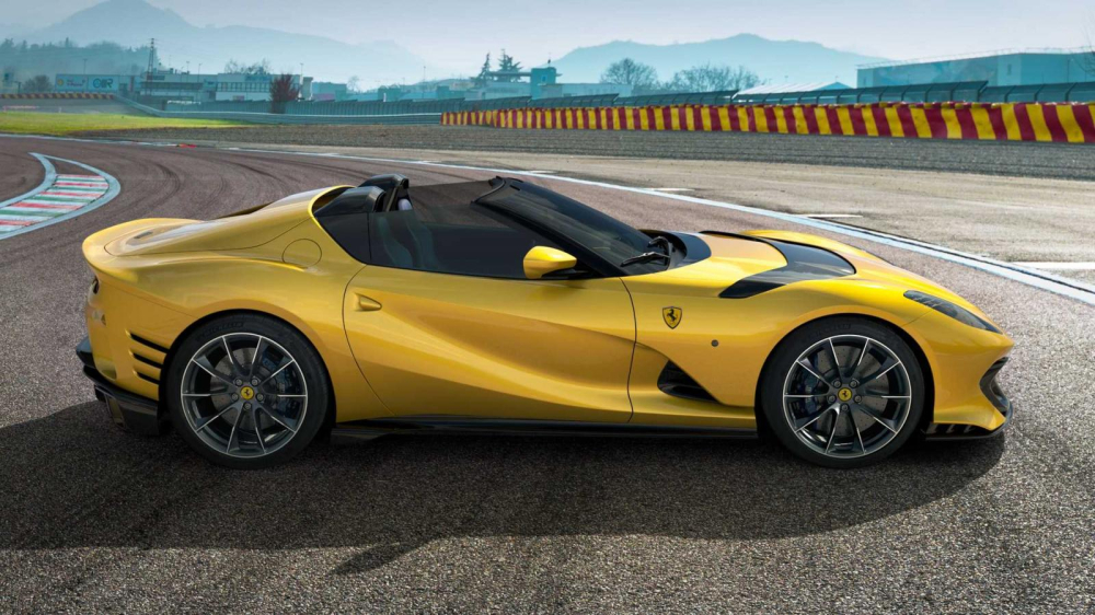 Ferrari 812 Competizione Aperta được trang bị mui cứng bằng sợi carbon Ferrari 812 Competizione Aperta được trang bị mui cứng bằng sợi carbon