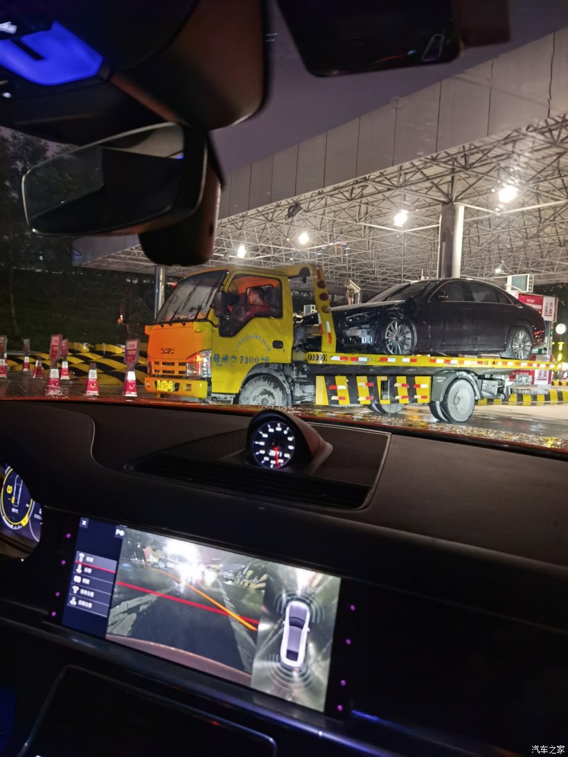 Chiếc Mercedes-Benz S-Class 2021 còn tự động gọi xe cứu hộ đến hiện trường sau vụ tai nạn Chiếc Mercedes-Benz S-Class 2021 còn tự động gọi xe cứu hộ đến hiện trường sau vụ tai nạn