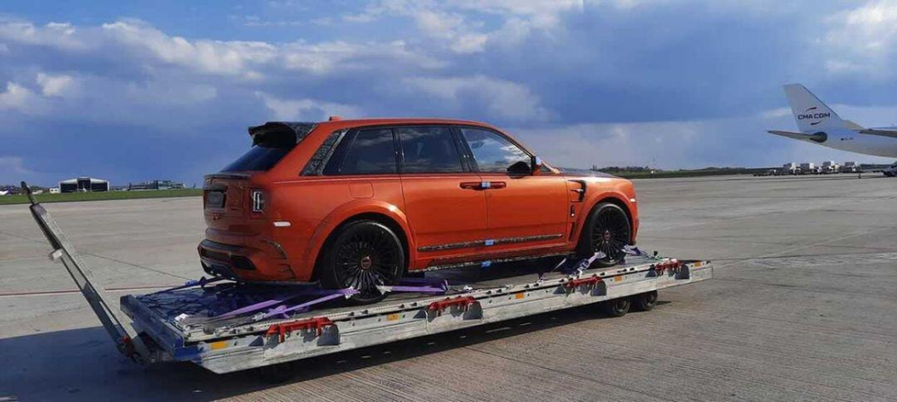 Rolls-Royce Cullinan độ Mansory mang màu cam đậm nổi bật Rolls-Royce Cullinan độ Mansory mang màu cam đậm nổi bật