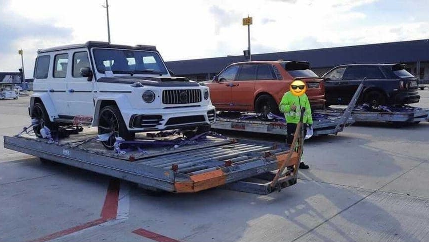 Đi cùng 2 chiếc Rolls-Royce Cullinan độ Mansory còn có 1 chiếc Mercedes-AMG G63 độ khủng Đi cùng 2 chiếc Rolls-Royce Cullinan độ Mansory còn có 1 chiếc Mercedes-AMG G63 độ khủng