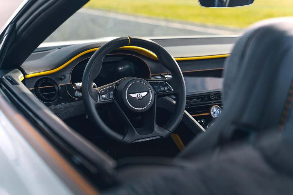 V&ocirc; lăng đ&aacute;y phẳng của Bentley Bacalar Roadster Special