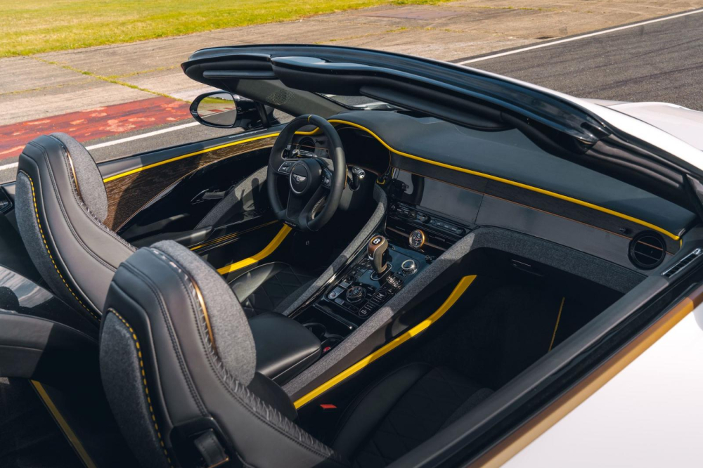 Nội thất b&ecirc;n trong Bentley Bacalar Roadster Special
