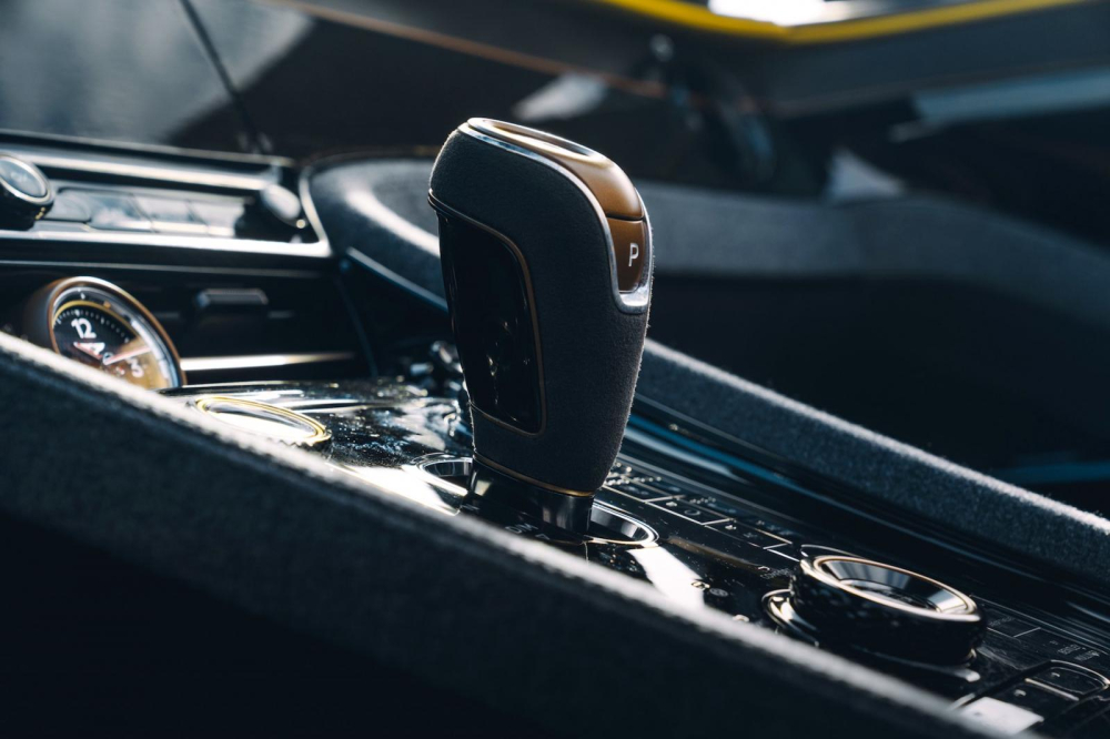 Cần số của Bentley Bacalar Roadster Special