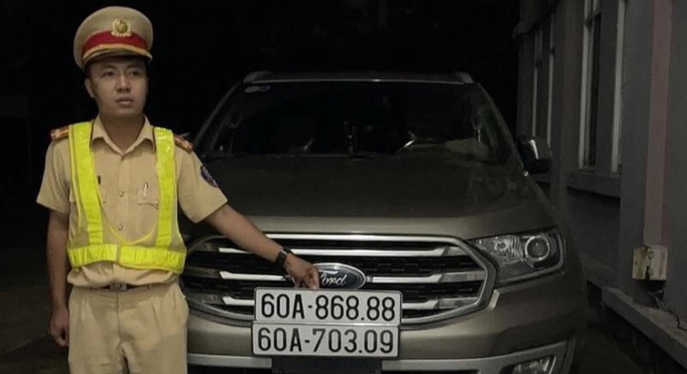 Biển số thật của chiếc Ford Everest là 60A-703.09