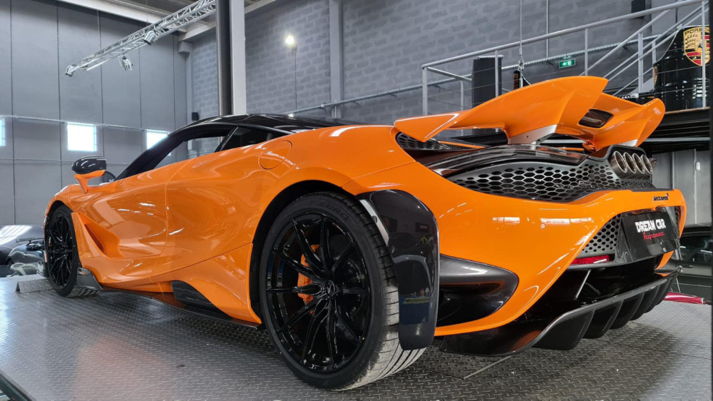 Xe c&oacute; nhiều chi tiết ốp carbon