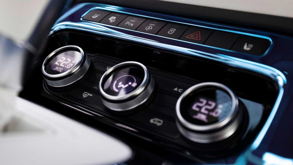 3 núm chỉnh điều hòa của Mercedes-Benz EQT