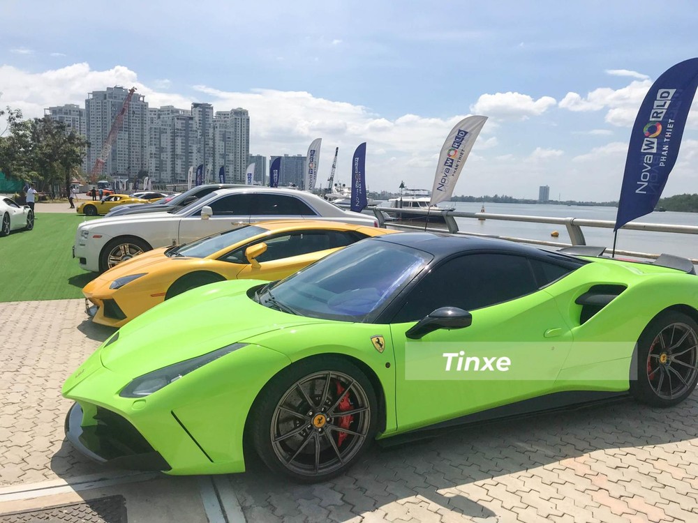 Cận cảnh chiếc siêu xe Ferrari 488 GTB trong vụ việc vào tối qua