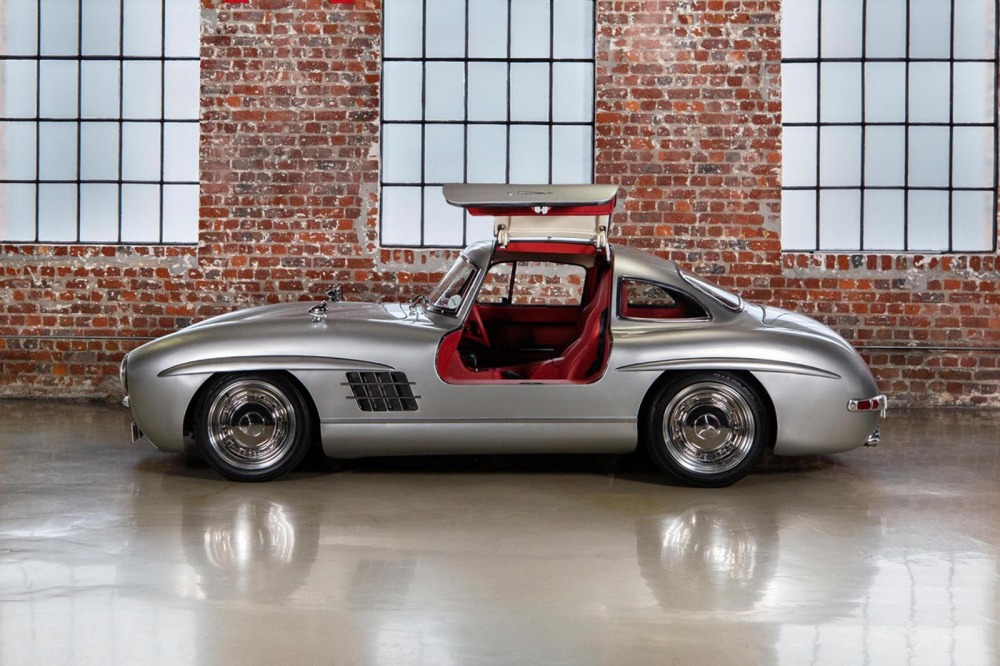 Ph&iacute;a b&ecirc;n sườn của Gullwing Tribute