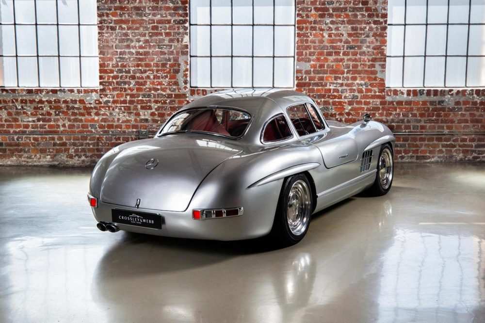 Ph&iacute;a sau của Gullwing Tribute