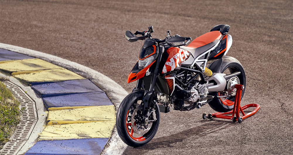 Hyper Motard 950 RVE được trang bị một bộ tem cực kỳ độc đ&aacute;o