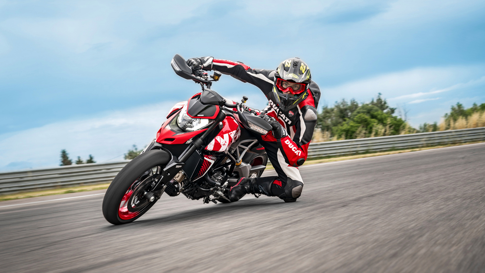 Hypermotard 950 RVE được b&aacute;n tại Việt Nam với mức gi&aacute; gần nửa tỷ đồng