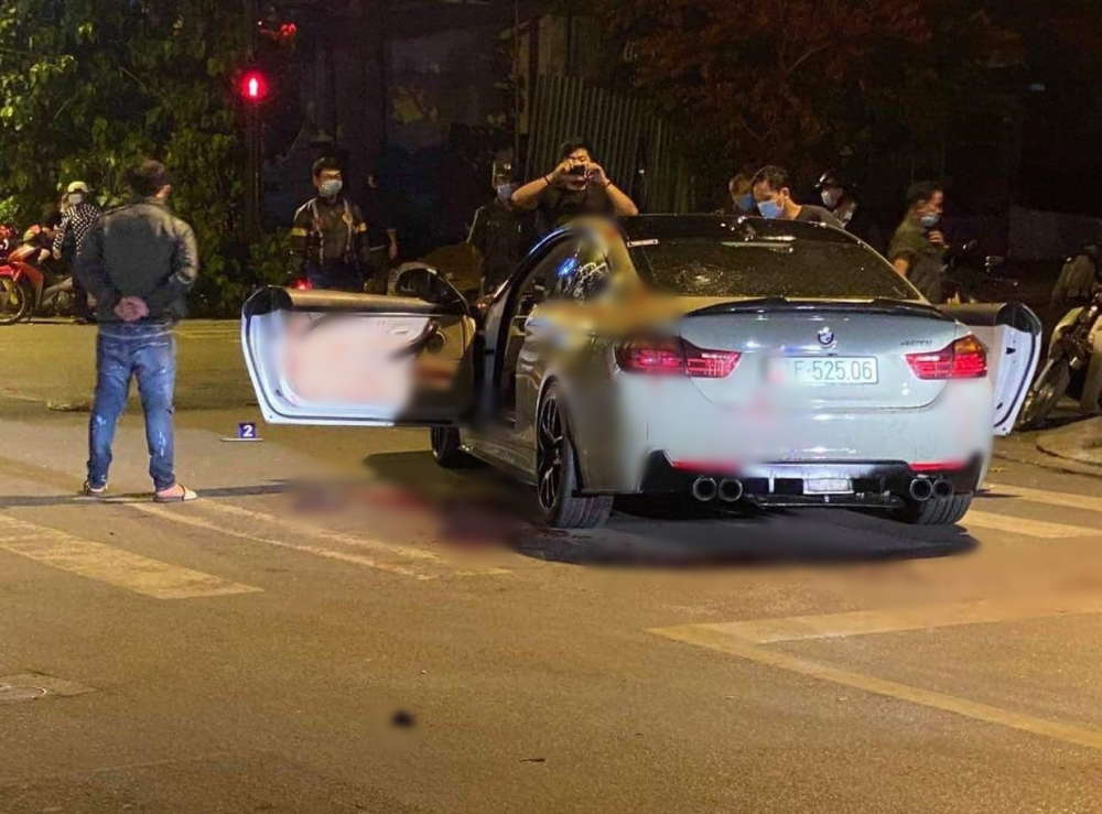 Chiếc xe BMW 428i tại hiện trường vụ tai nạn