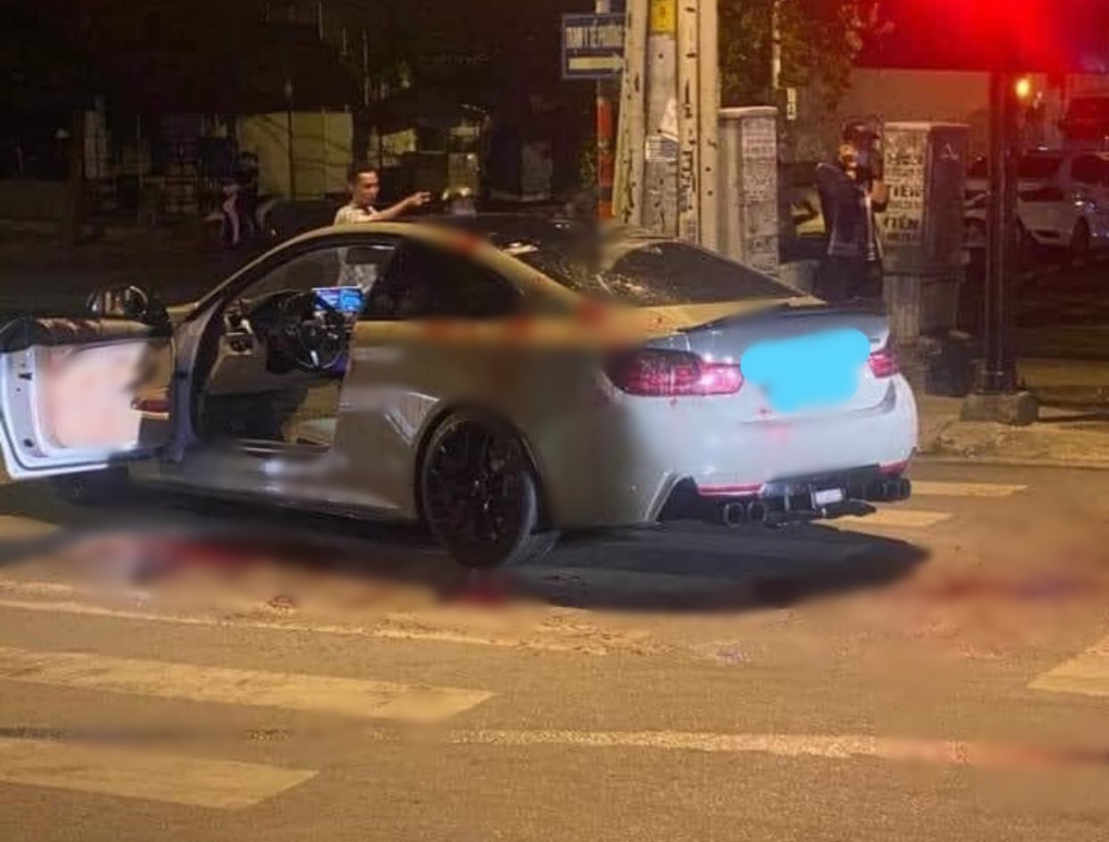 Nguy&ecirc;n nh&acirc;n vụ hỗn chiến l&agrave; do chiếc xe BMW c&oacute; tiếng p&ocirc; nổ lớn g&acirc;y kh&oacute; chịu cho c&aacute;c thanh ni&ecirc;n ngồi nhậu