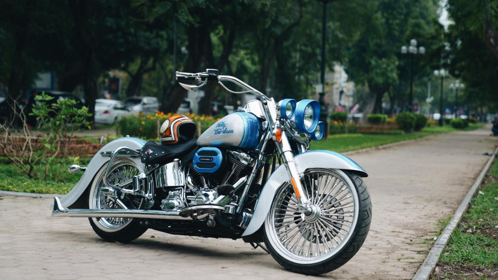 Harley Davidson Heritage Chicano của bác sĩ Nguyễn Anh Ngọc Harley Davidson Heritage Chicano của bác sĩ Nguyễn Anh Ngọc