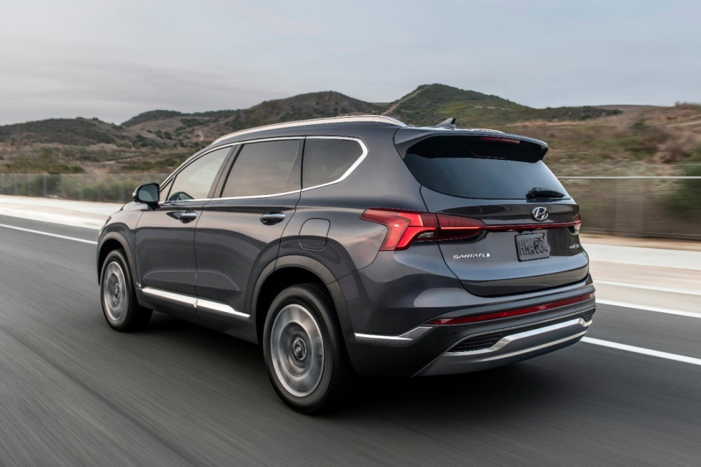 Hyundai Santa Fe 2021 vẫn sẽ được lắp r&aacute;p trong nước với 6 phi&ecirc;n bản gồm 3 bản dầu v&agrave; 3 bản xăng. 