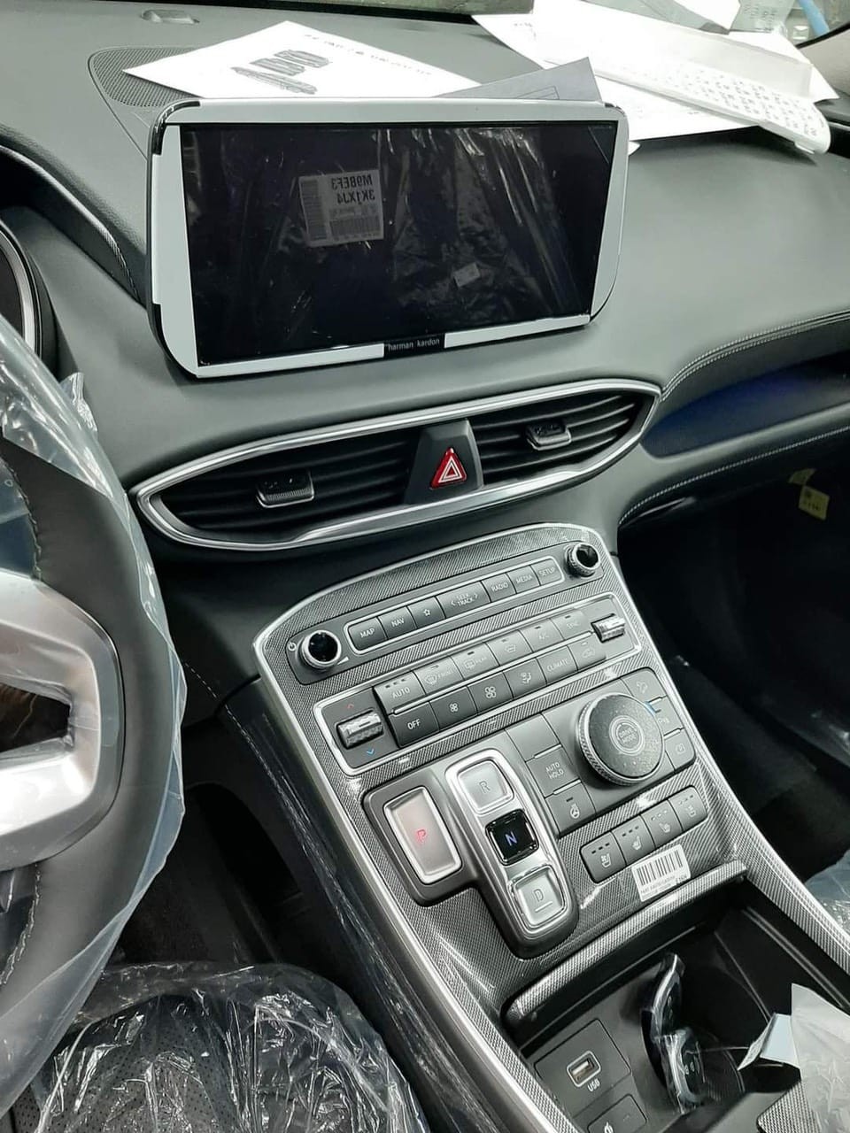Hình ảnh chụp nội thất được cho là của Hyundai Santa Fe 2021 sắp ra mắt Việt Nam.