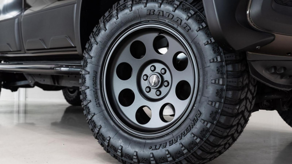 B&aacute;nh xe off-road của Mercedes X-Class 6x6