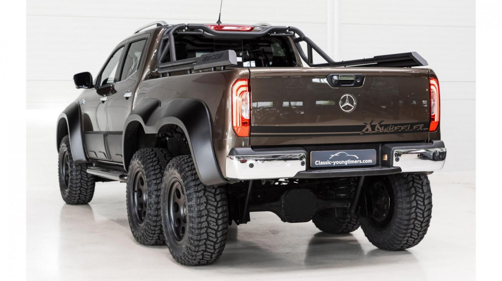 Ph&iacute;a sau của Mercedes X-Class 6x6