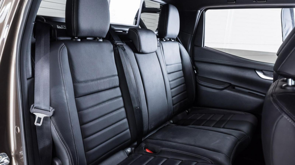 Ghế ngồi ph&iacute;a sau của Mercedes X-Class 6x6