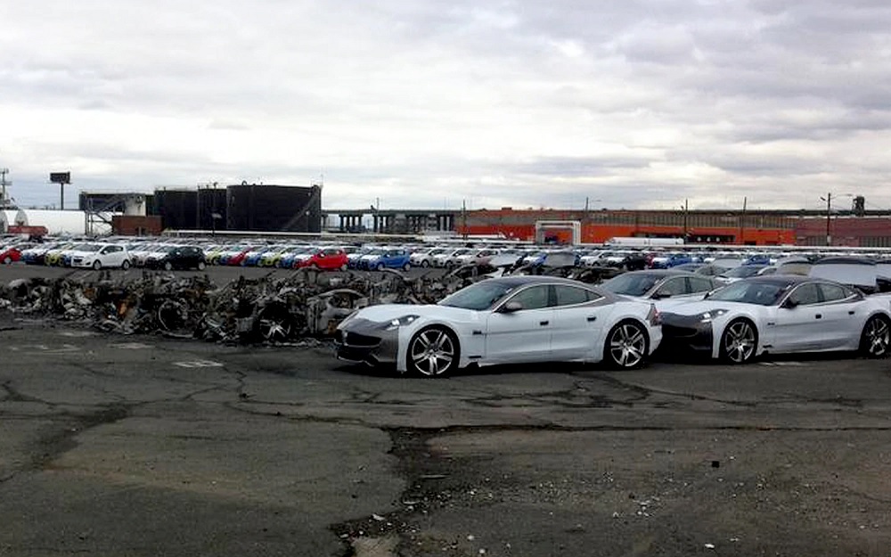 Những chiếc &ocirc; t&ocirc; điện Fisker Karma bị hỏng v&igrave; b&atilde;o Sandy v&agrave;o năm 2014