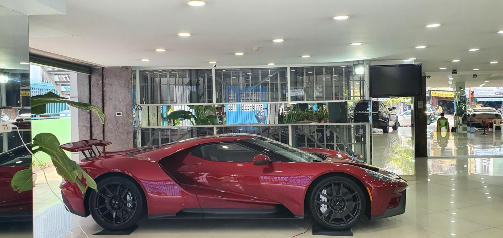 Chiếc siêu xe Ford GT thế hệ mới trong một công ty nhập khẩu tư nhân ở quận 5