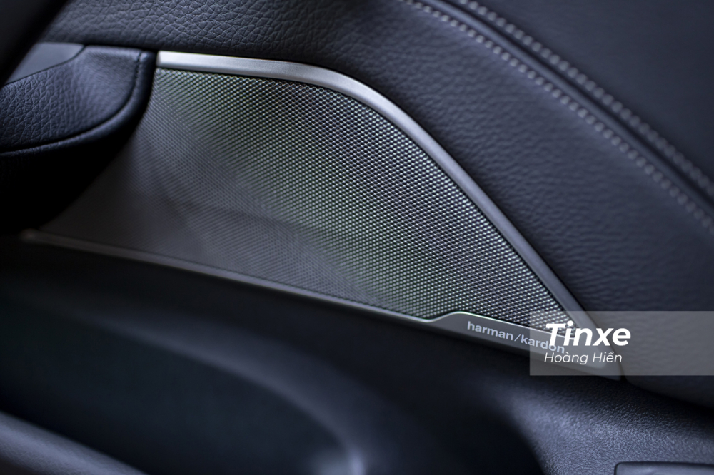 D&agrave;n &acirc;m thanh cao cấp Harman Kardon tr&ecirc;n BMW 520i M Sport.
