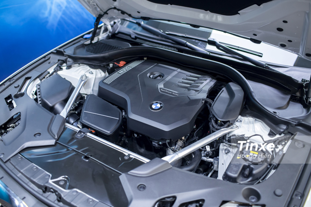 Khối động cơ 2.0L mạnh mẽ của BMW 520i M Sport.