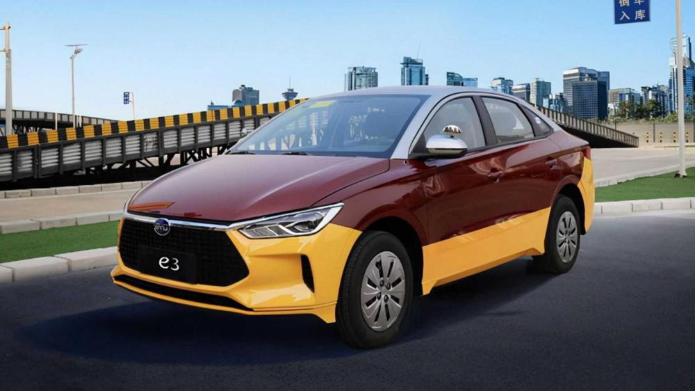 BYD e3 hộp số sàn là một chiếc xe đặc biệt, chuyên dụng cho các trường dạy lái xe