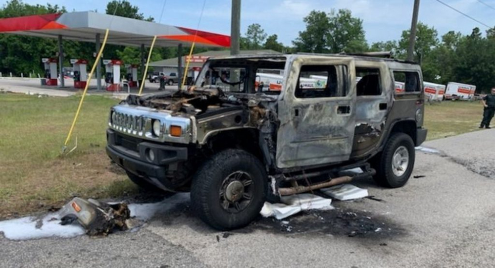 Chiếc xe Hummer cháy chỉ còn trơ khung