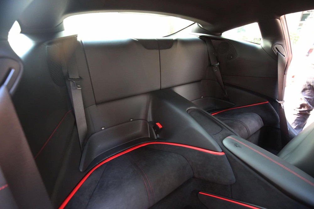  Hai hàng ghế sau của Ferrari Roma