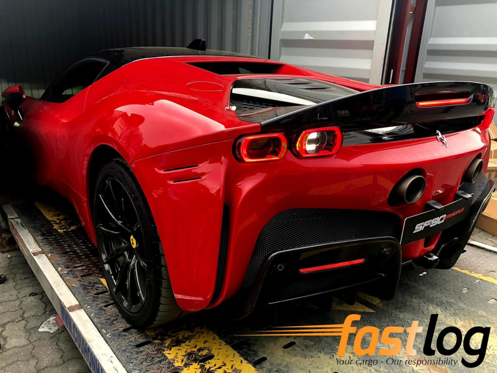 Chiếc siêu xe Ferrari SF90 Stradale về nước có tuỳ chọn mâm carbon và cánh gió đuôi carbon Chiếc siêu xe Ferrari SF90 Stradale về nước có tuỳ chọn mâm carbon và cánh gió đuôi carbon