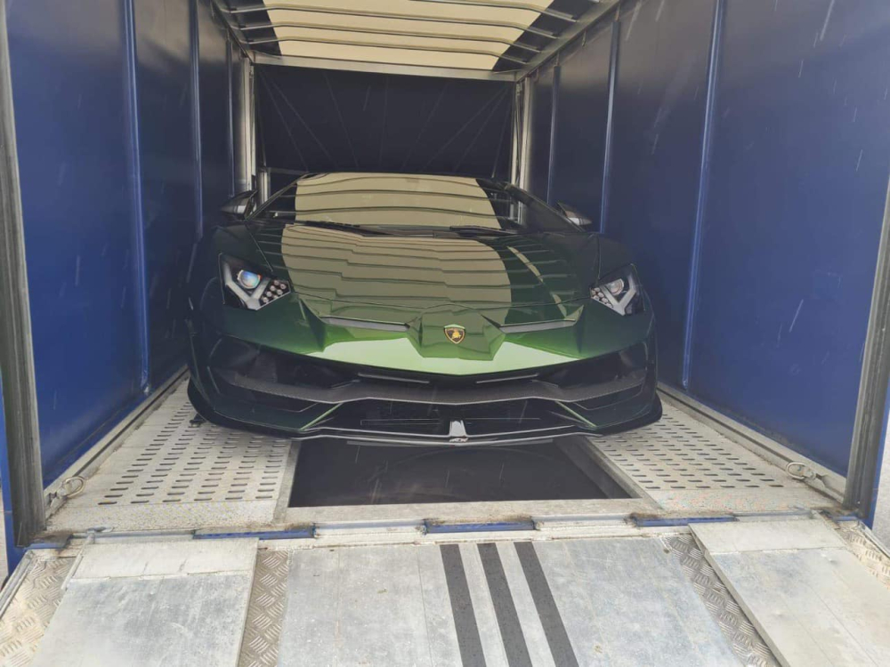 Xe có màu sơn xanh Verde Ermes rất hiếm thấy Xe có màu sơn xanh Verde Ermes rất hiếm thấy