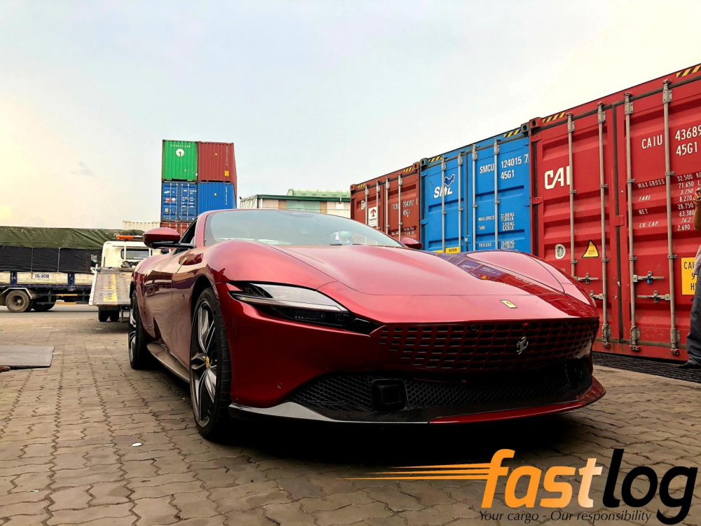 Chiếc siêu xe Ferrari Roma này có màu sơn giống với Ferrari 488 Pista Spider thứ 2 tại Việt Nam