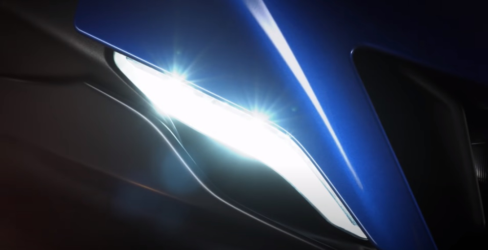 Thiết kế đèn pha với dải LED ban ngày bắt chéo đẹp mắt trên mẫu xe mới được cho là Yamaha R7 Thiết kế đèn pha với dải LED ban ngày bắt chéo đẹp mắt trên mẫu xe mới được cho là Yamaha R7