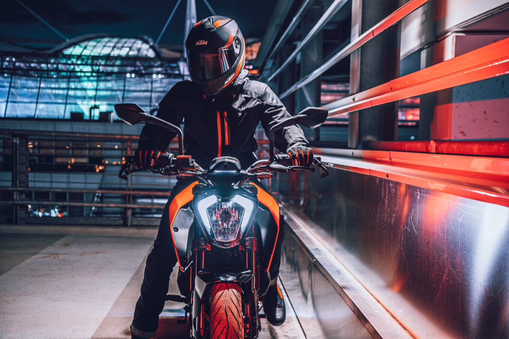 Xe mang thiết kế mới giống với các đàn anh như KTM 250 Duke và 390 Duke