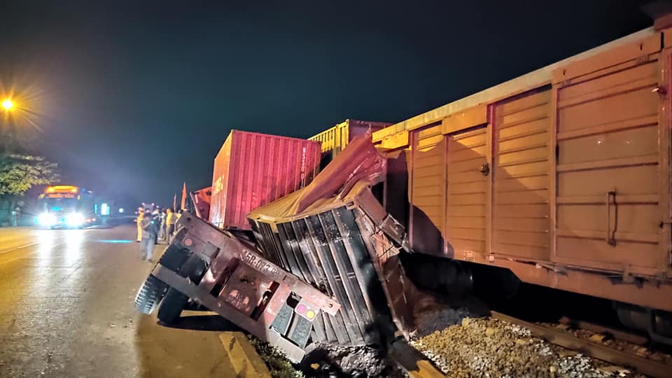 Chiếc xe container bị hư hỏng nặng