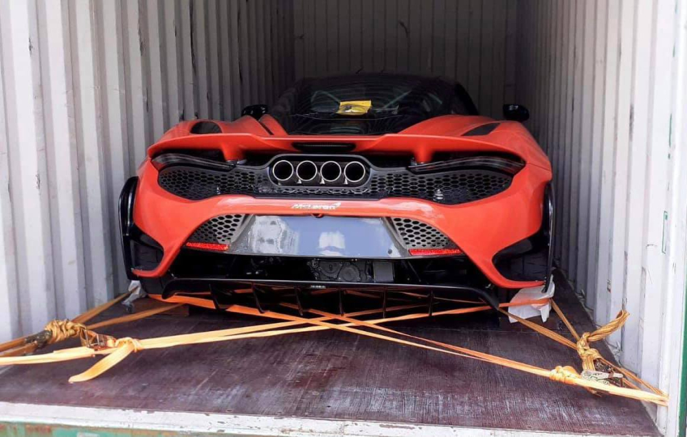 H&igrave;nh ảnh hiếm hoi của si&ecirc;u xe McLaren 765LT thứ 2 về Việt Nam mới được chia sẻ