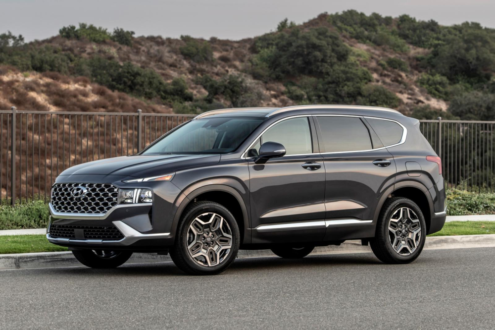 Hyundai Santa Fe 2021 dự kiến ra mắt Việt Nam ngay trong th&aacute;ng 5 n&agrave;y v&agrave; bắt đầu b&agrave;n giao xe cho kh&aacute;c h&agrave;ng đặt cọc trước từ th&aacute;ng 6.