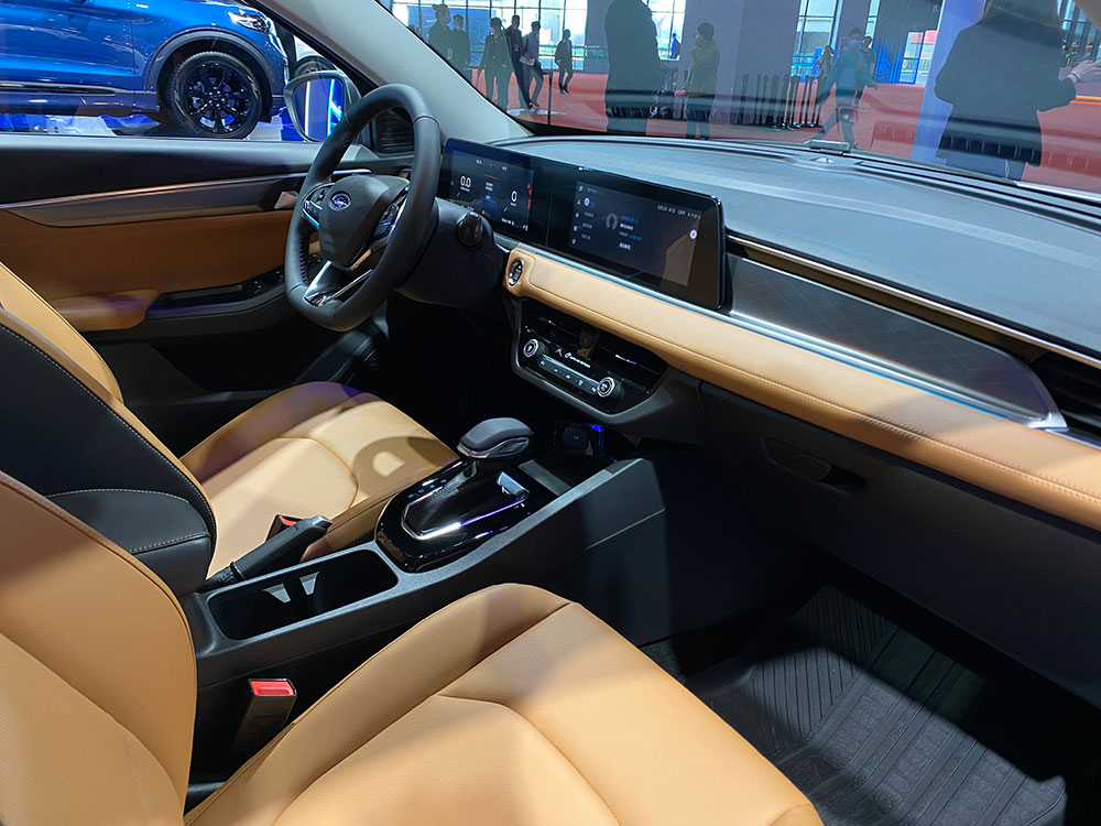 Nội thất b&ecirc;n trong Ford Escort 2021