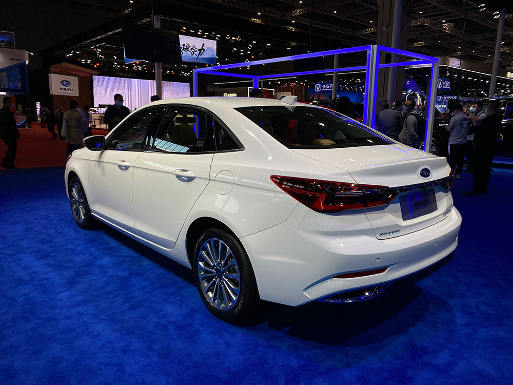 Ford Escort 2021 nh&igrave;n từ ph&iacute;a sau