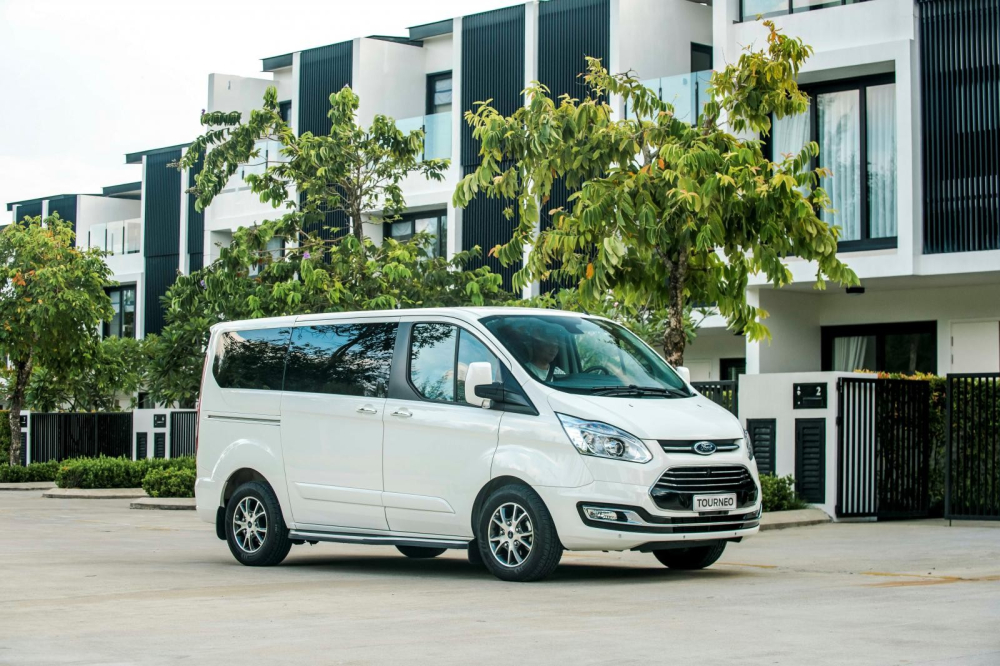 Ford Tourneo đang được giảm giá tới 100 triệu đồng tại đại lý.