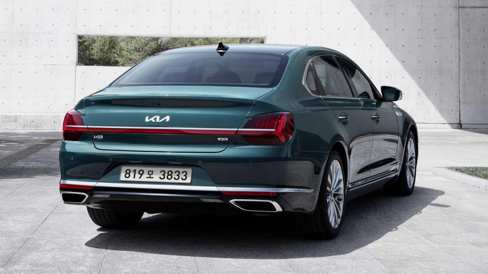 Kia K9 2021 nh&igrave;n từ ph&iacute;a sau