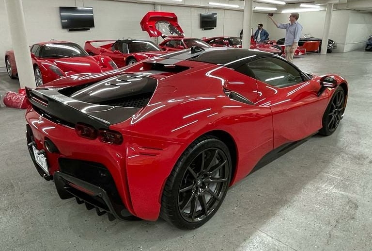 Siêu xe Ferrari SF90 Stradale được trang bị tận răng đồ chơi