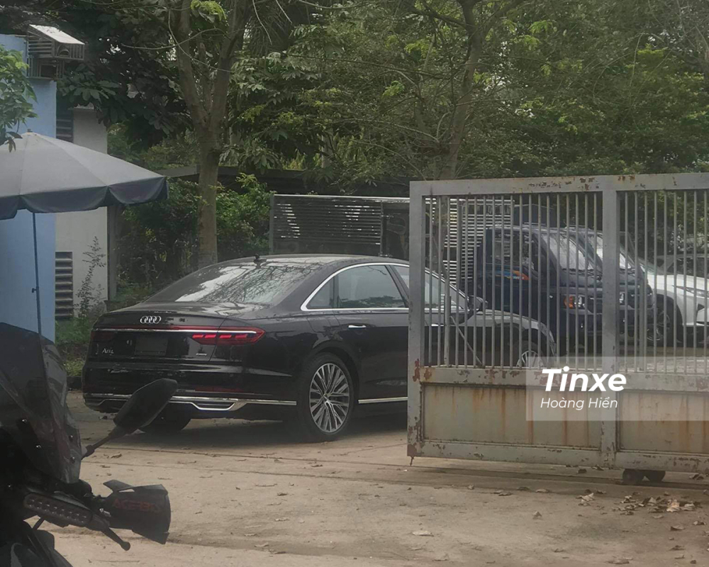 Mẫu xe Audi A8L 2021 xuất hiện tại một trung tâm đăng kiểm xe. Mẫu xe Audi A8L 2021 xuất hiện tại một trung tâm đăng kiểm xe.