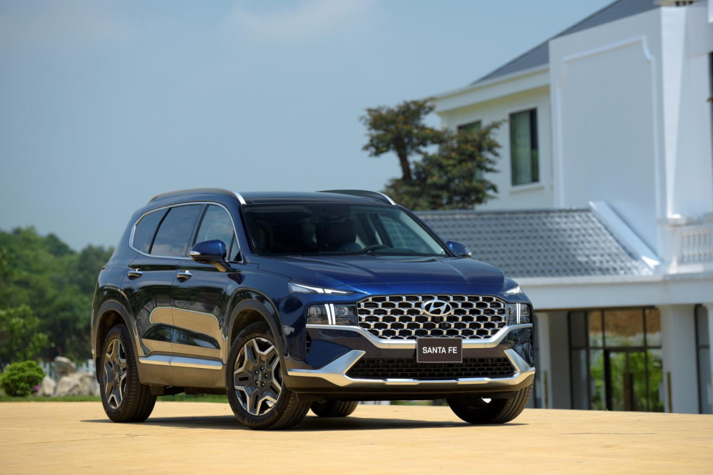 Hyundai Santa Fe 2021 bản Dầu cao cấp được chốt gi&aacute; 1,34 tỷ đồng, tăng tới 95 triệu đồng so với đời cũ.