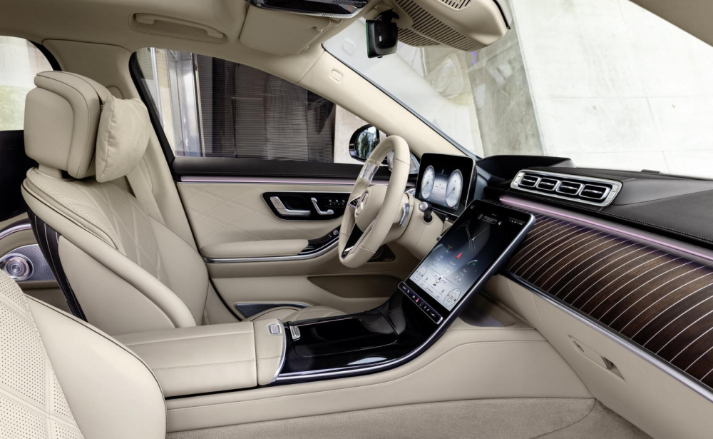Khoang l&aacute;i của Mercedes-Maybach S680 2022