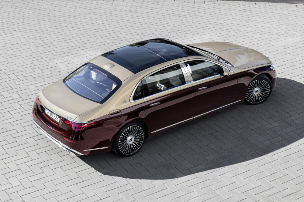 Mercedes-Maybach S680 2022 c&oacute; hệ thống đ&aacute;nh l&aacute;i cầu sau